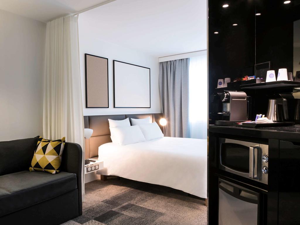 Executive Suite met Queensize Bed en Bank